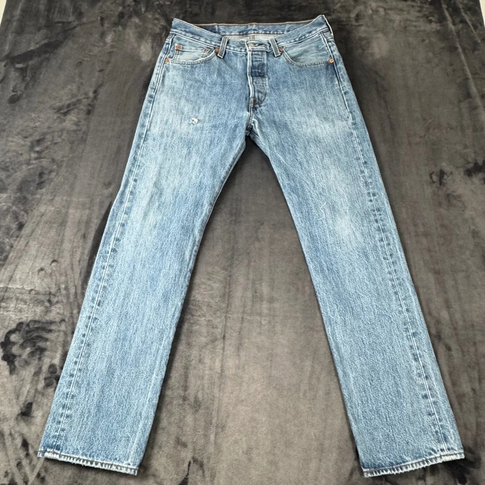 Levis 501 Original Fit Jeans Mens 30x30 Light Wash Blue Straight Leg Denim